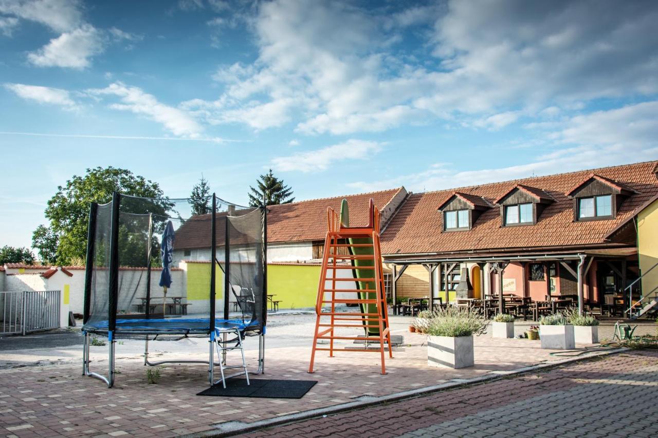 Penzion Zlate Slunce Chocenice Exterior photo